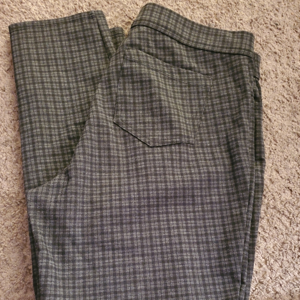 Max Studio Plaid Black Gray Leggings Pants